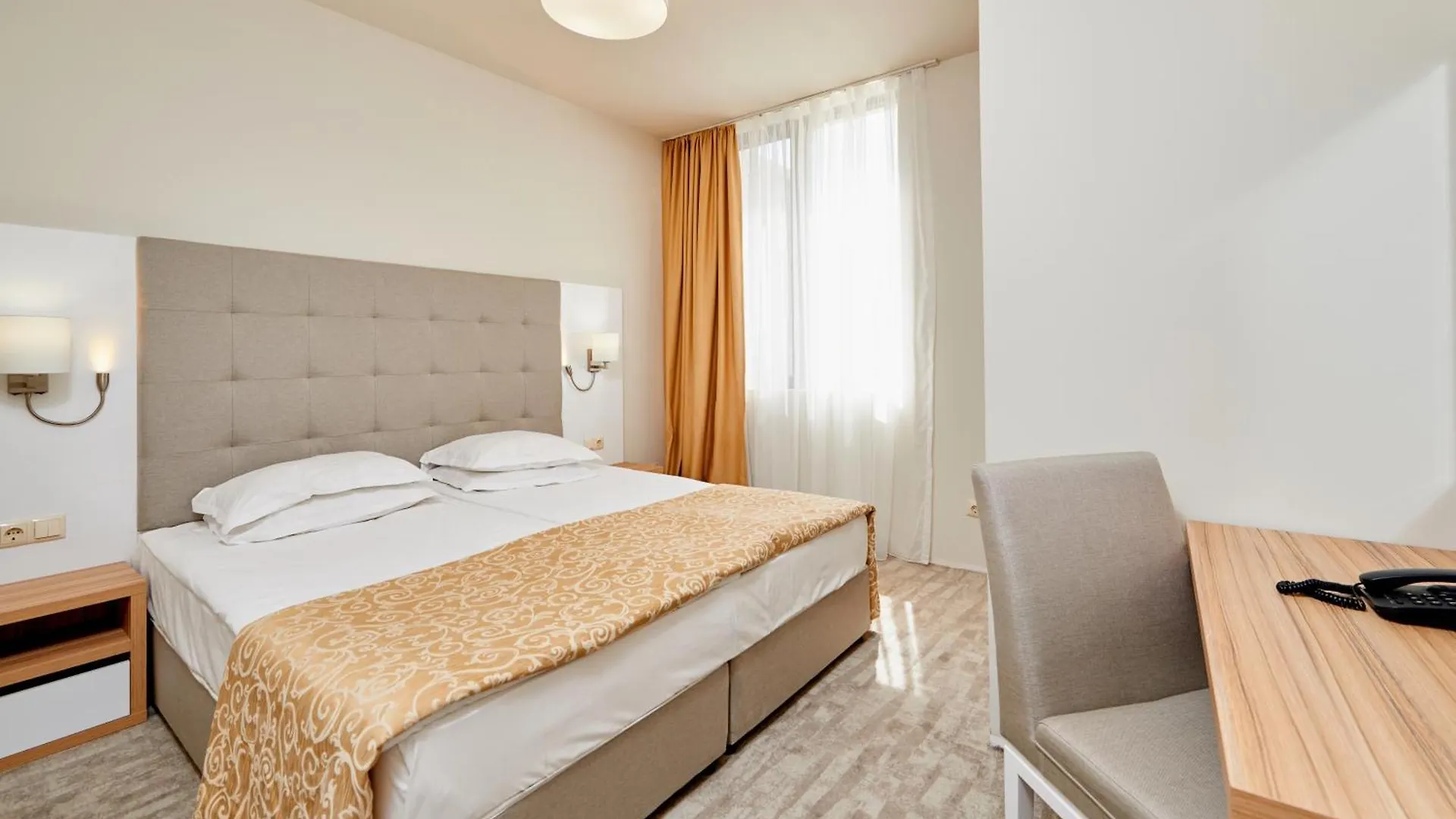 Hotel Laguna Park & Aqua Club ساني بيتش